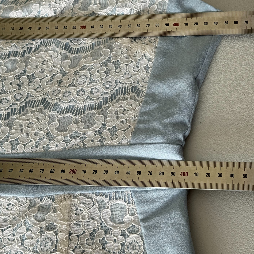 Review Vintage 2010s Lace Overlay Dress
